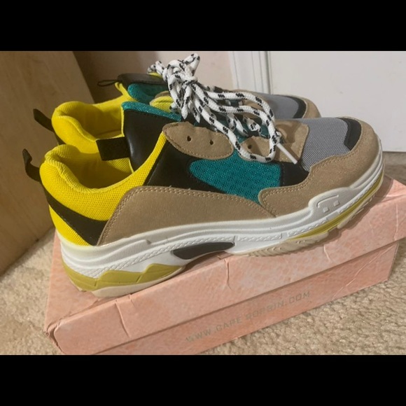 Cape Cod Sneakers - Picture 1 of 4